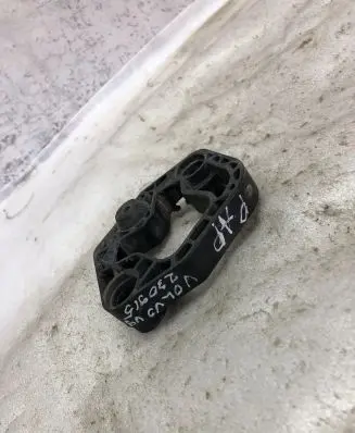 Volvo S90, V90 Radiator mount bracket 31439575