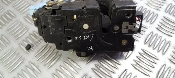 Skoda Octavia Mk2 (1Z) Front door lock 25100d6 25k3d2837015