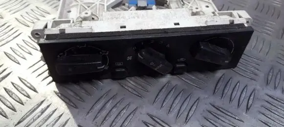 Mitsubishi Space Wagon Climate control unit mr398656