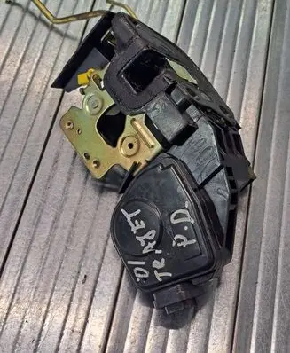 Hyundai Trajet Front door lock