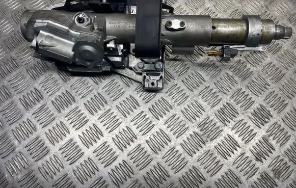 Mercedes-Benz E W211 Steering wheel axle A2114620120