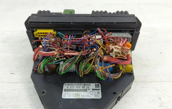 Mercedes-Benz C W204 SAM control unit A2129006624