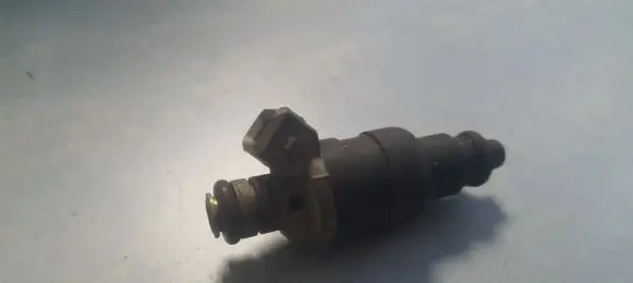 Volvo S40, V40 Fuel injector 9179379