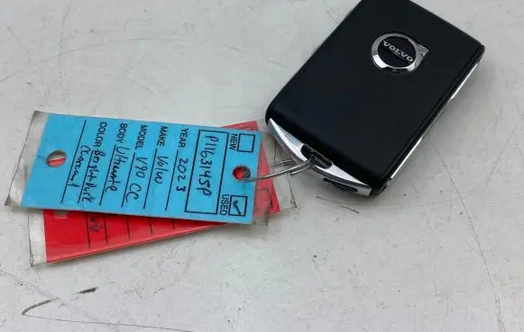 Volvo V90 Cross Country Ignition key/card 