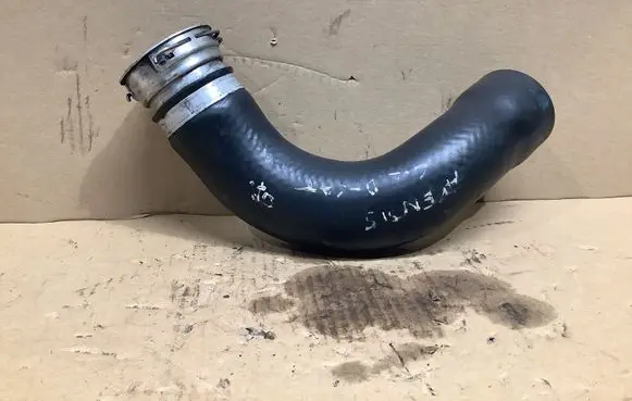 Toyota Avensis T250 Intercooler hose/pipe 061031