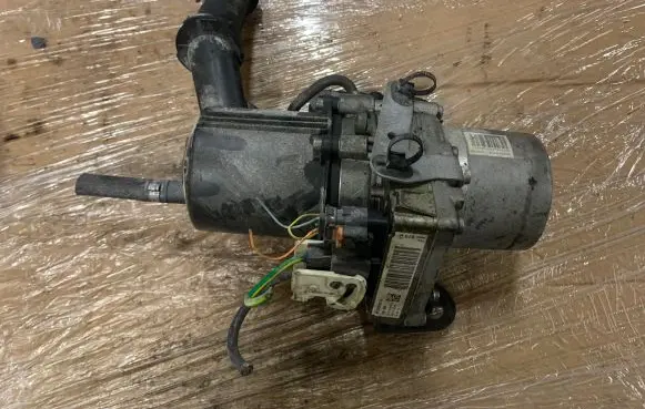 Peugeot 5008 Power steering pump A5102322 010510B4