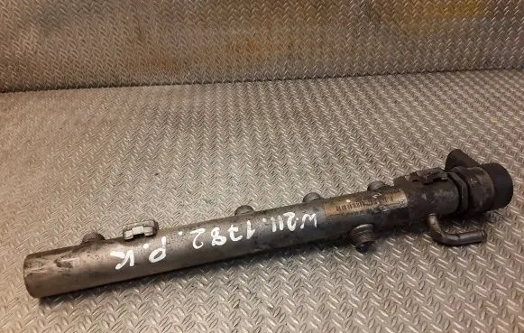 Mercedes-Benz E W211 Fuel main line pipe 6420700495 A6420700495