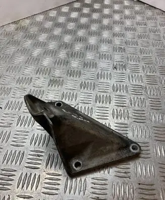 BMW 5 E60 E61 Engine mounting bracket 6761149
