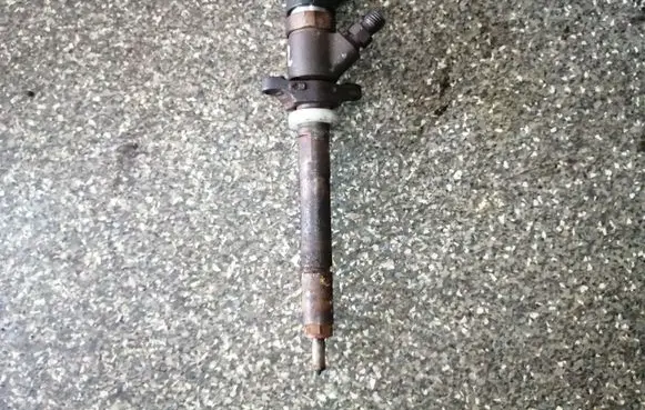 Ford Focus C-MAX Fuel injector 0445110188