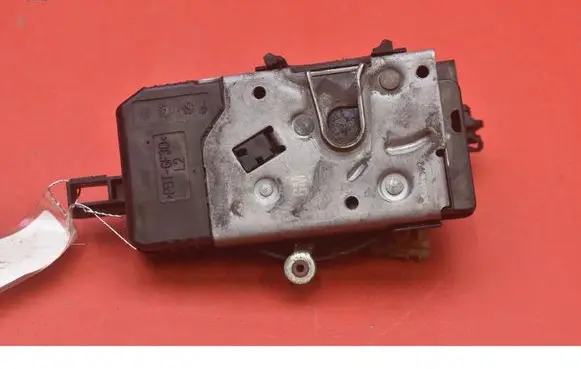 Opel Vectra C Front door lock 13210767QN