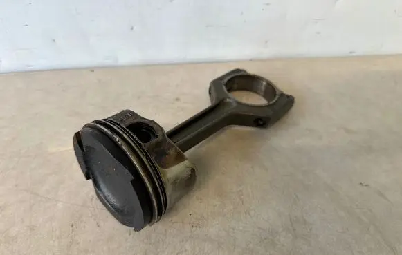 BMW 7 F01 F02 F03 F04 Piston with connecting rod 7613626