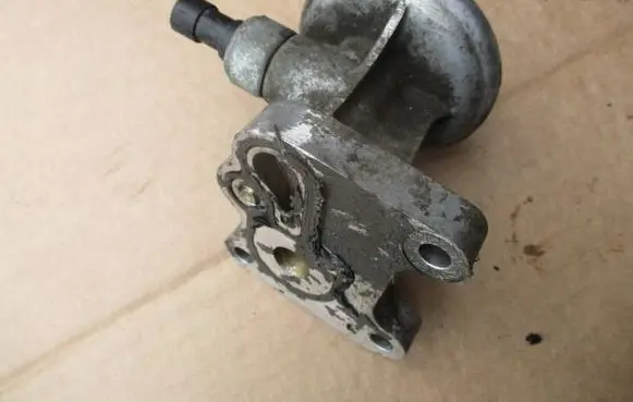 Chevrolet Epica Oil filter mounting bracket 