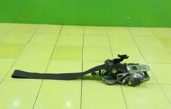 Mercedes-Benz E C207 W207 Front seatbelt 610035800D XP46