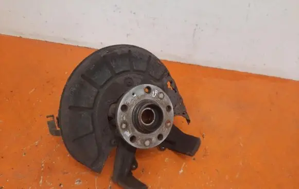Volkswagen Golf IV Front wheel hub spindle knuckle
