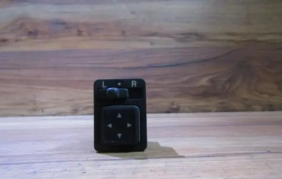 Mitsubishi Carisma Wing mirror switch 03220000