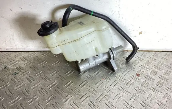 Master brake cylinder