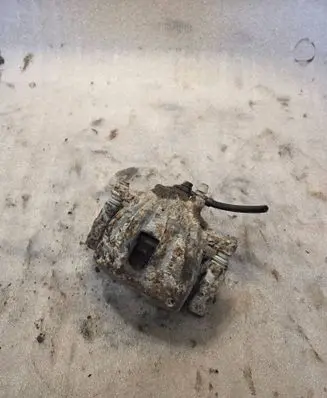 Toyota Avensis T250 Front brake caliper 