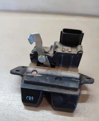 KIA Carens II Tailgate/trunk/boot lock/catch/latch