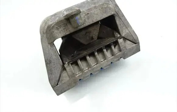 Volkswagen Golf VI Engine mount bracket 1K0199262