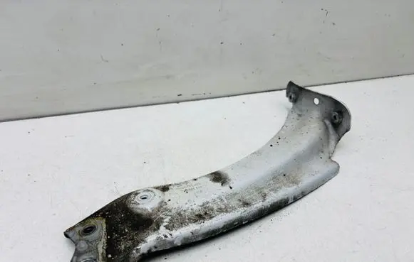 Skoda Superb B8 (3V) Fender mounting bracket 3V0821141