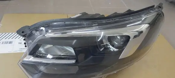 Opel Zafira Life Headlight/headlamp 