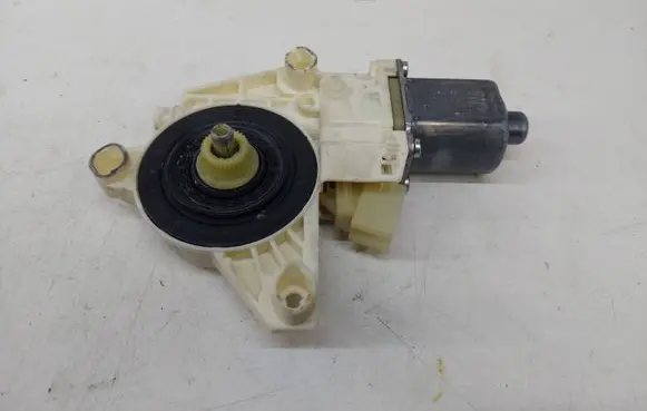 Mercedes-Benz C W204 Front door window regulator motor A2048200142 9712190190