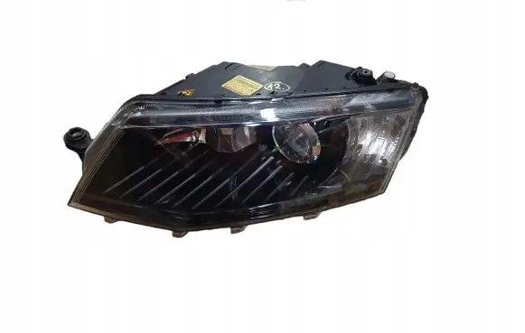 Skoda Octavia Mk4 Headlight/headlamp 5E1941015B