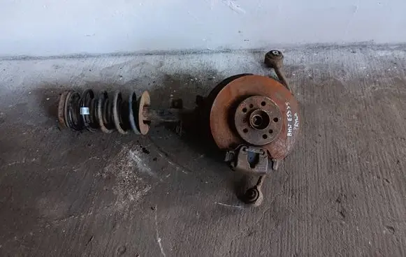 BMW X5 E53 Front wheel hub spindle knuckle
