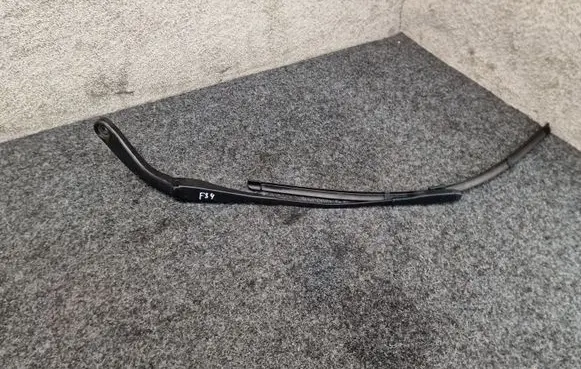Front wiper blade arm