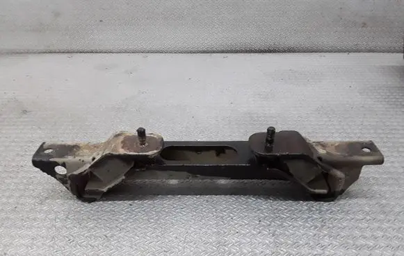 Mitsubishi Pajero Gearbox mounting bracket