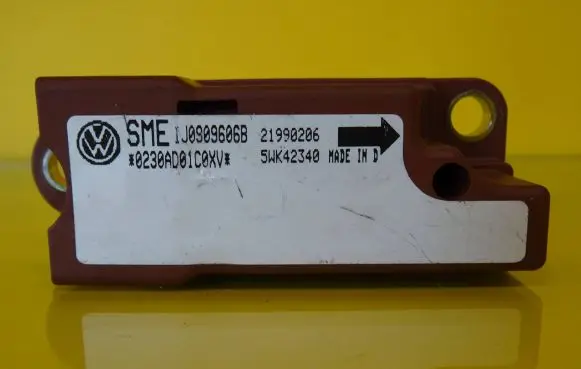 Skoda Octavia Mk1 (1U) Airbag deployment crash/impact sensor 1J0909606B