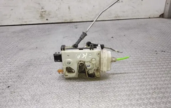 Audi A6 S6 C4 4A Front door lock 4A1837015J