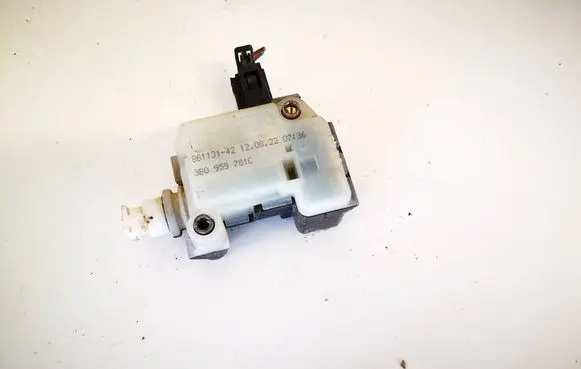 Volkswagen Polo IV 9N3 Central locking motor 3b0959781c