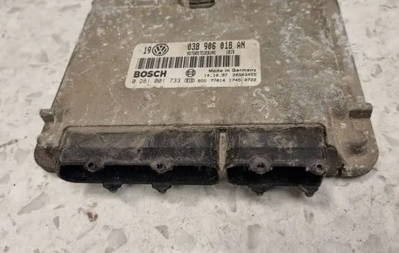 Volkswagen Golf IV Engine control unit/module 038906018AN 0281001733