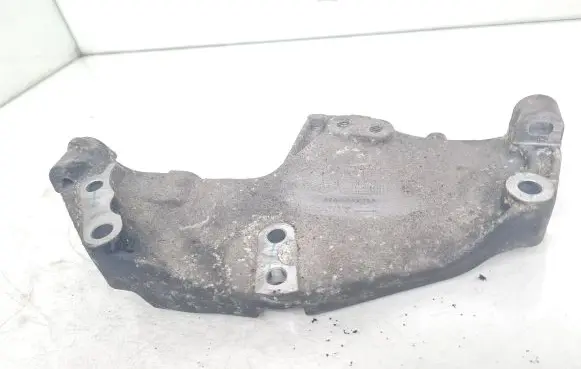 Opel Vivaro Engine mounting bracket 8200741758