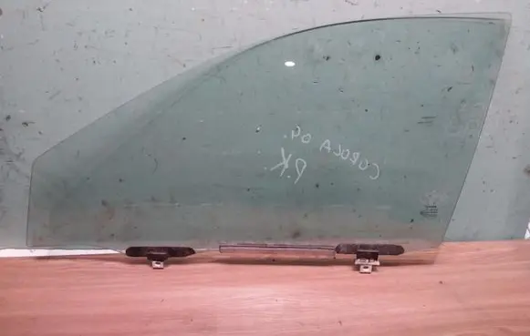 Toyota Corolla E120 E130 Front door window glass four-door