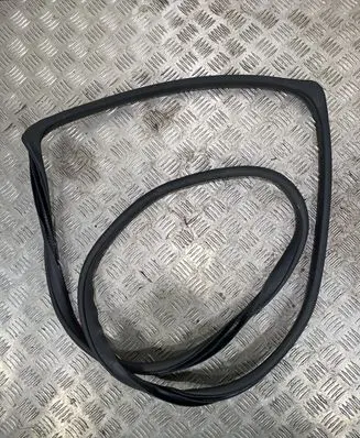 Suzuki Vitara (LY) Rubber seal rear door 