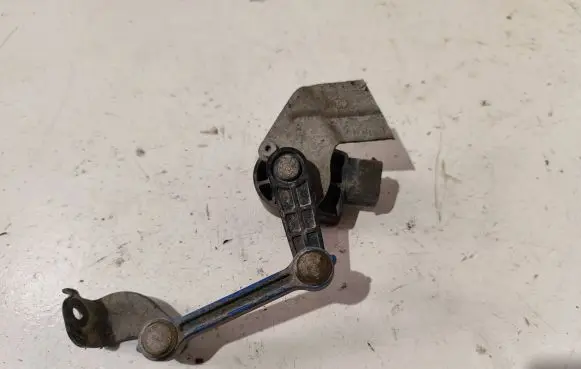 Headlight/headlamp level sensor