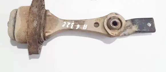 Skoda Octavia Mk1 (1U) Engine mount bracket