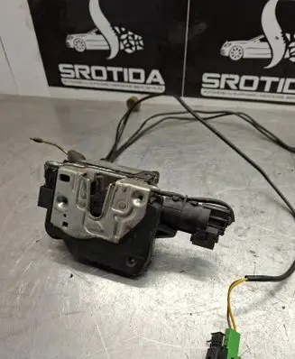 Mercedes-Benz E W211 Front door lock 2117200935