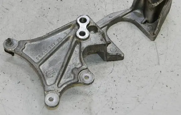 Citroen C5 Engine mounting bracket 9641335780