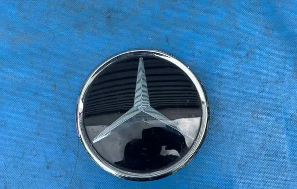 Mercedes-Benz C W206 Manufacturer badge logo/emblem A0008881800