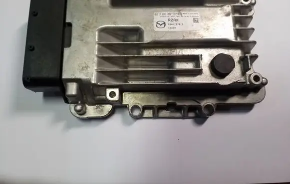 Mazda CX-7 Reducing agents exhaust control unit 0281020137 R2AX R2AX18701D