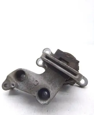 Nissan X-Trail T32 Engine mount bracket