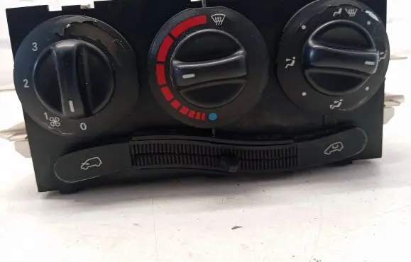 Mercedes-Benz A W168 Climate control unit 1688300385 053797