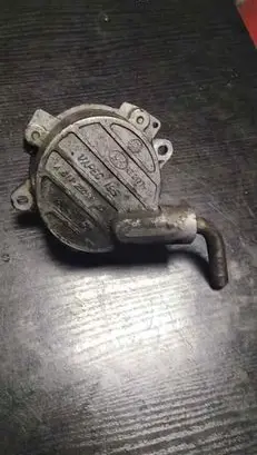 Mercedes-Benz E W210 Vacuum pump 6112300065