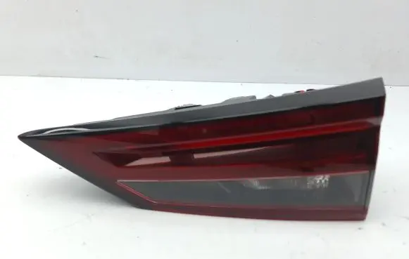 Nissan Qashqai J12 Tailgate rear/tail lights