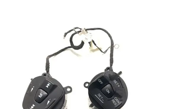 Ford Fiesta Steering wheel buttons/switches 