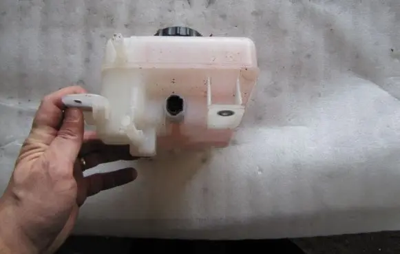 Lexus RX 450H Brake fluid reservoir 4722048250