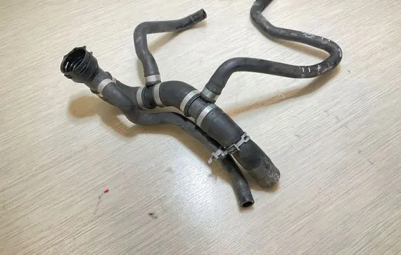 Volvo XC90 Engine coolant pipe/hose 31368403